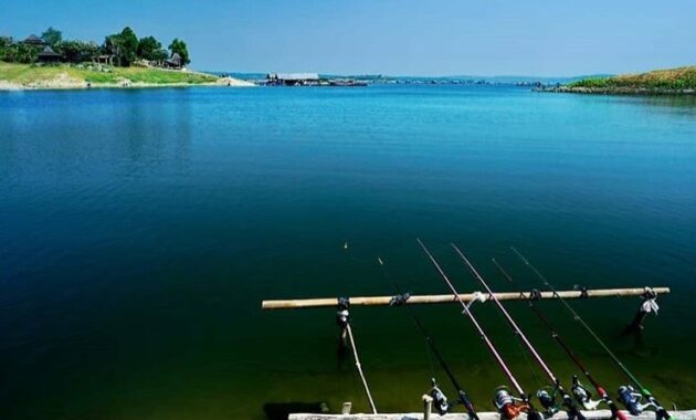wisata waduk kedung ombo, letaknya di purwodadi, boyolali atau sragen?