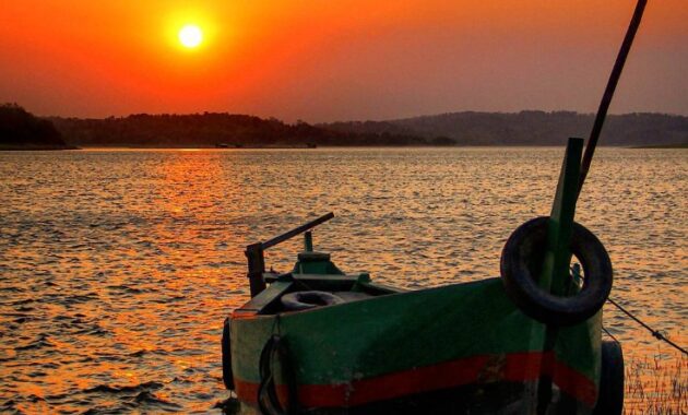 wisata waduk kedung ombo, letaknya di purwodadi, boyolali atau sragen?