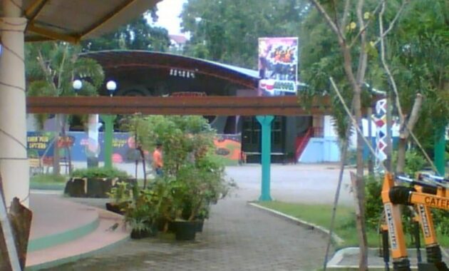 wonderia semarang apakah ditutup?, Wonderia Ditutup?, Kursi Semen, Harga Tiket Masuk , Alasan Dibalik Penutupan , Alternatif Wisata di Semarang