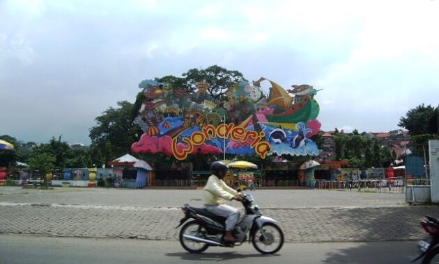 wonderia semarang apakah ditutup?, Wonderia Ditutup?, Kursi Semen, Harga Tiket Masuk , Alasan Dibalik Penutupan , Alternatif Wisata di Semarang