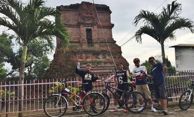 yuk berkunjung ke makam raja tersohor majapahit di candi ngetos kabupaten nganjuk