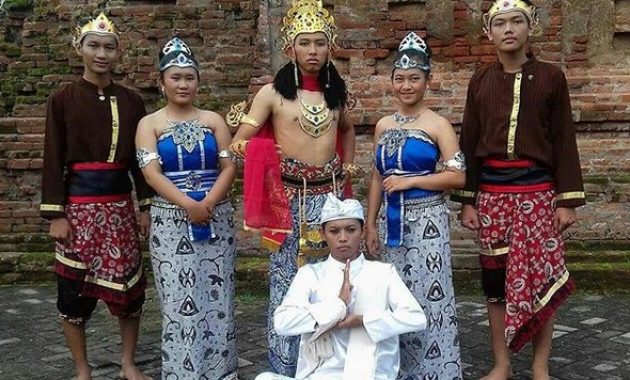 yuk berkunjung ke makam raja tersohor majapahit di candi ngetos kabupaten nganjuk