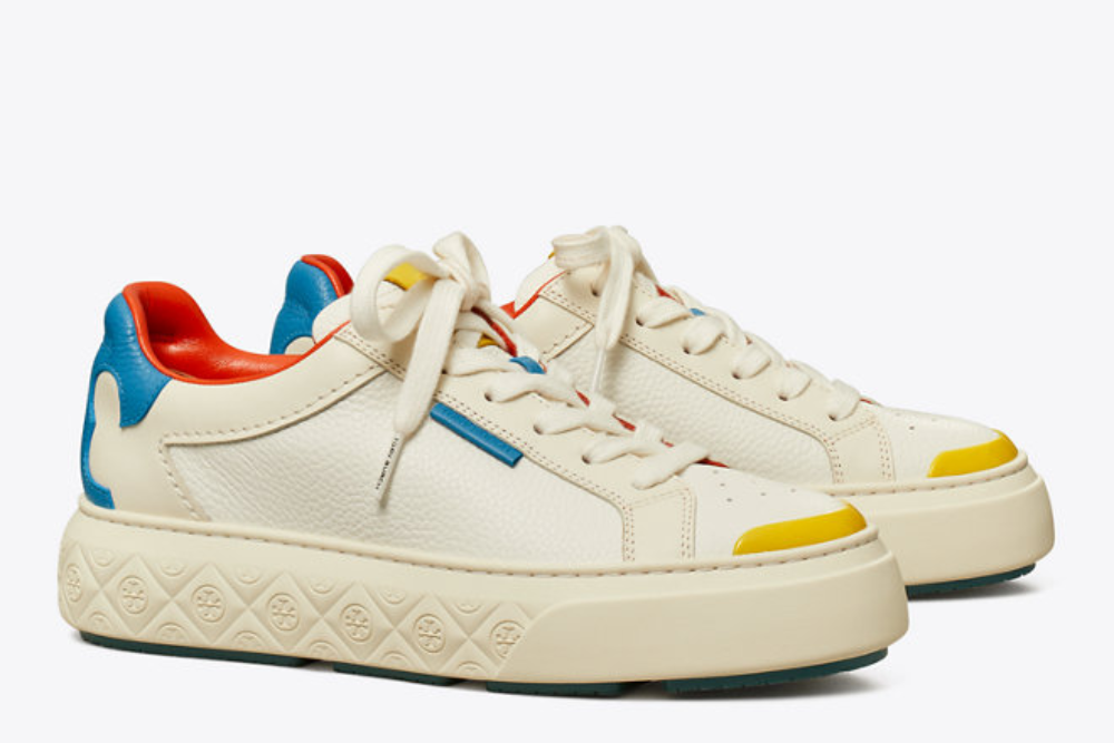 10 sneakers yang cocok dipakai untuk kerja, nyaman dan keren!, 1. Adidas Samba, 2. New Balance 530, 3. Nike Air Force 1, 4. Converse Chuck 70, 5. Veja Campo, 6. Tory Burch Ladybug Sneaker, 7. Vans Old Skool, 8. Loewe Flow Runner, 9. Onitsuka Tiger Mexico 66, 10. New Balance 574