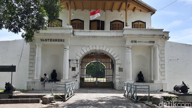 Benteng Vastenburg kamp tentara Belanda yang disiapkan jadi rumah karantina Pemkot Solo, 1. Taman Balekambang Solo, 2. Museum Radya Pustaka, 3. Taman Sriwedari, 4. Solo Safari, 5. Alun-alun Kidul Surakarta, 6. Taman Cerdas Soekarno-Hatta Jebres, 7. Benteng Vastenburg, 8. Taman Bendungan Tirtonadi, 9. Ngarsopuro Night Market, 10. Taman Sunan Jogo Kali
