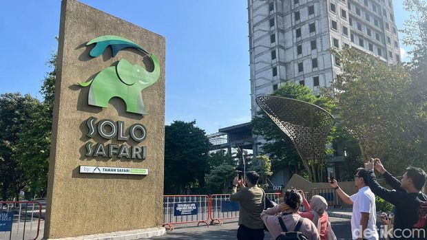 Solo Safari, 1. Taman Balekambang Solo, 2. Museum Radya Pustaka, 3. Taman Sriwedari, 4. Solo Safari, 5. Alun-alun Kidul Surakarta, 6. Taman Cerdas Soekarno-Hatta Jebres, 7. Benteng Vastenburg, 8. Taman Bendungan Tirtonadi, 9. Ngarsopuro Night Market, 10. Taman Sunan Jogo Kali
