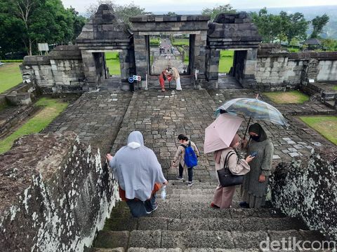 Ratu Boko, 1. Sendratari Ramayana, 2. Candi Ratu Boko, 3. Candi Sewu, 4. Tebing Breksi, 5. Kids Fun Park, 6. Waterboom Jogja, 7. Obelix Hills, 8. HeHa Skyview, 9. Bukit Bintang, 10. Gembira Loka Zoo