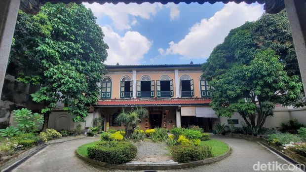 Rumah Tjong A Fie, 1. Kampoeng Selfie (Kongsi), 2. Taman Tjong Yong Hian, 3. Masjid Raya Al-Mashun (Masjid Raya Medan), 4. Tjong A Fie Mansion (Rumah Tjong A Fie), 5. Istana Maimun