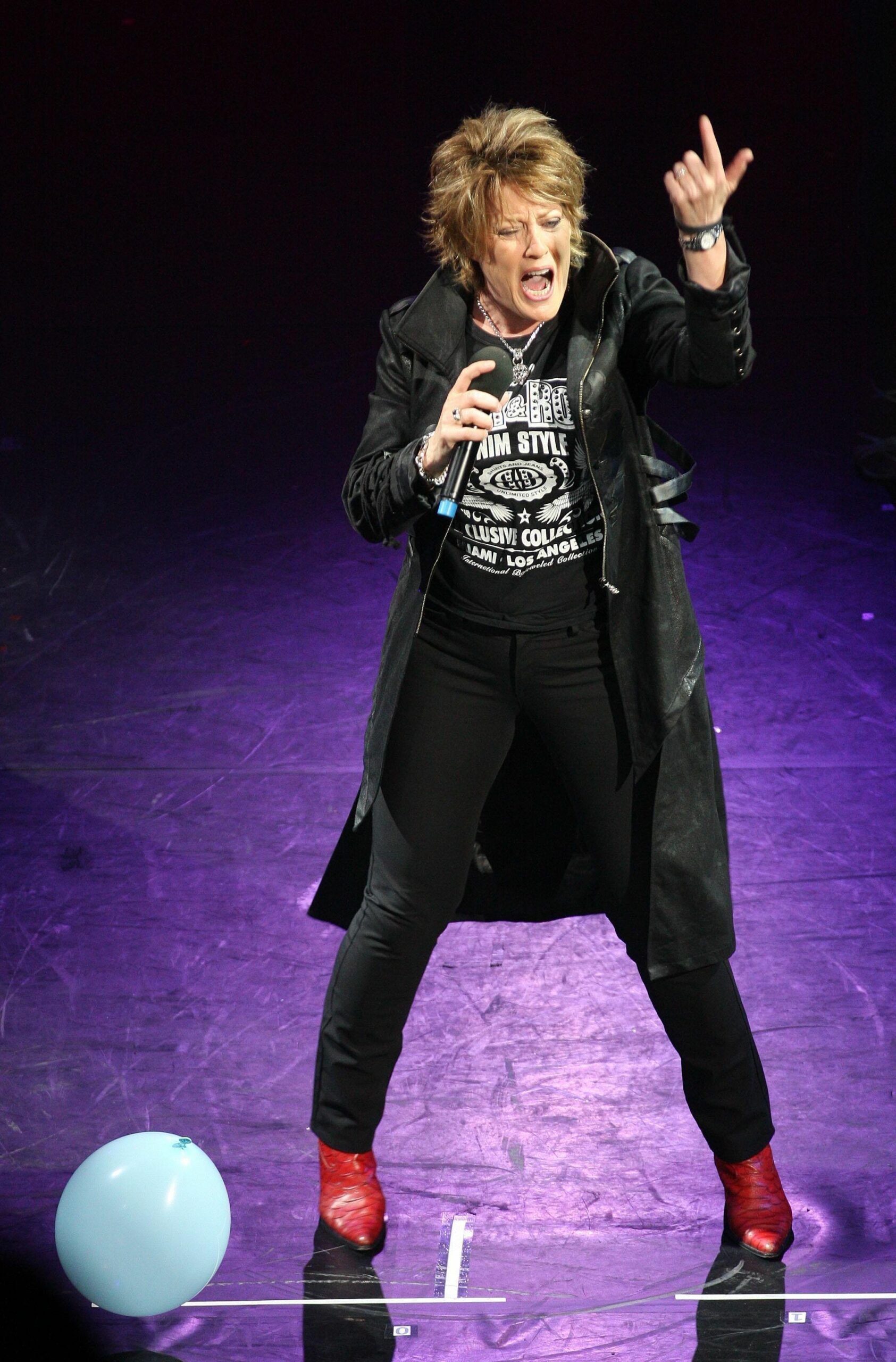 7 gaya vokalis cewek band rock 80an yang ikonik banget!, 1. Chrissie Hynden, 2. Ann Wilson, 3. Dolores O’Riordan, 4. Grace Slick, 5. Katrina Leskanic, 6. Donita Sparks, 7. Marie Fredriksson