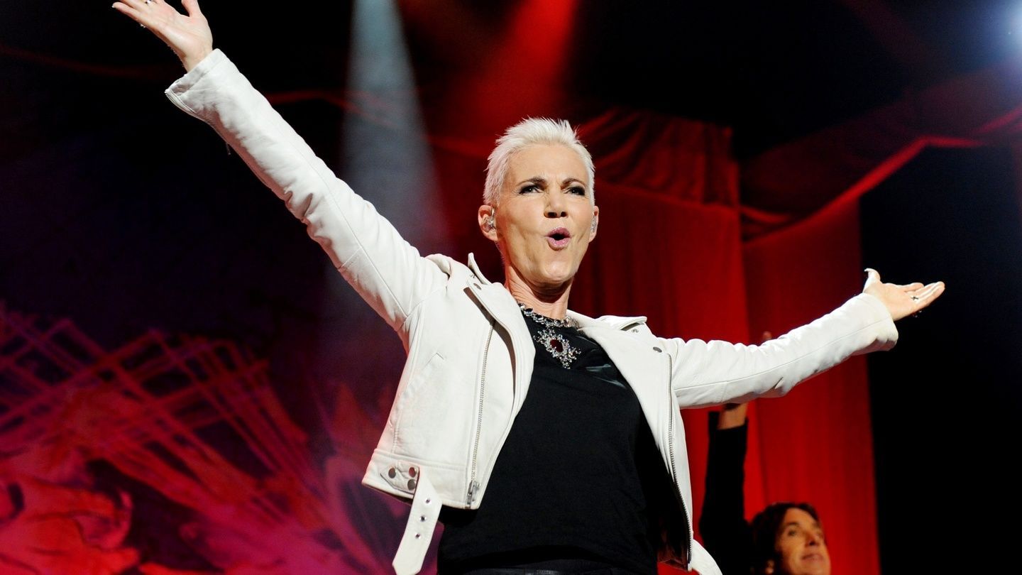 7 gaya vokalis cewek band rock 80an yang ikonik banget!, 1. Chrissie Hynden, 2. Ann Wilson, 3. Dolores O’Riordan, 4. Grace Slick, 5. Katrina Leskanic, 6. Donita Sparks, 7. Marie Fredriksson