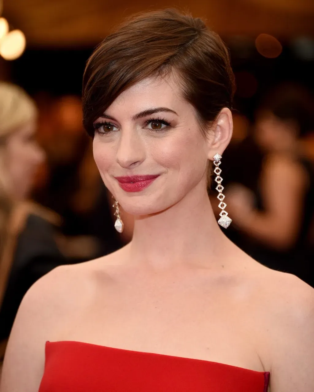 7 model anting berlian yang sering dipakai seleb hollywood, fancy!, 1. Anting-anting berlian ‘Crawler’, 2. Anting-anting berlian ‘Drop’, 3. Anting-anting berlian ‘Stud’, 4. Anting-anting berlian ‘Chandelier’, 5. Anting-anting berlian ‘Hoop’ , 6. Anting-anting berlian ‘Dangling’ , 7. Anting-anting berlian ‘Lock’ 