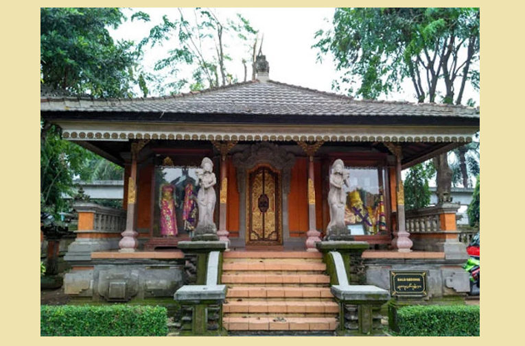 9 nama rumah adat bali yang penuh filosofi ini akan membuatmu takjub, 1. Bale Manten, 2. Bale Sekapat, 3. Klumpu Jineng, 4. Bale Dauh, 5. Pura Keluarga, 6. Bale Gede, 7. Angkul-angkul, 8. Aling-aling, 9. Pawaregan