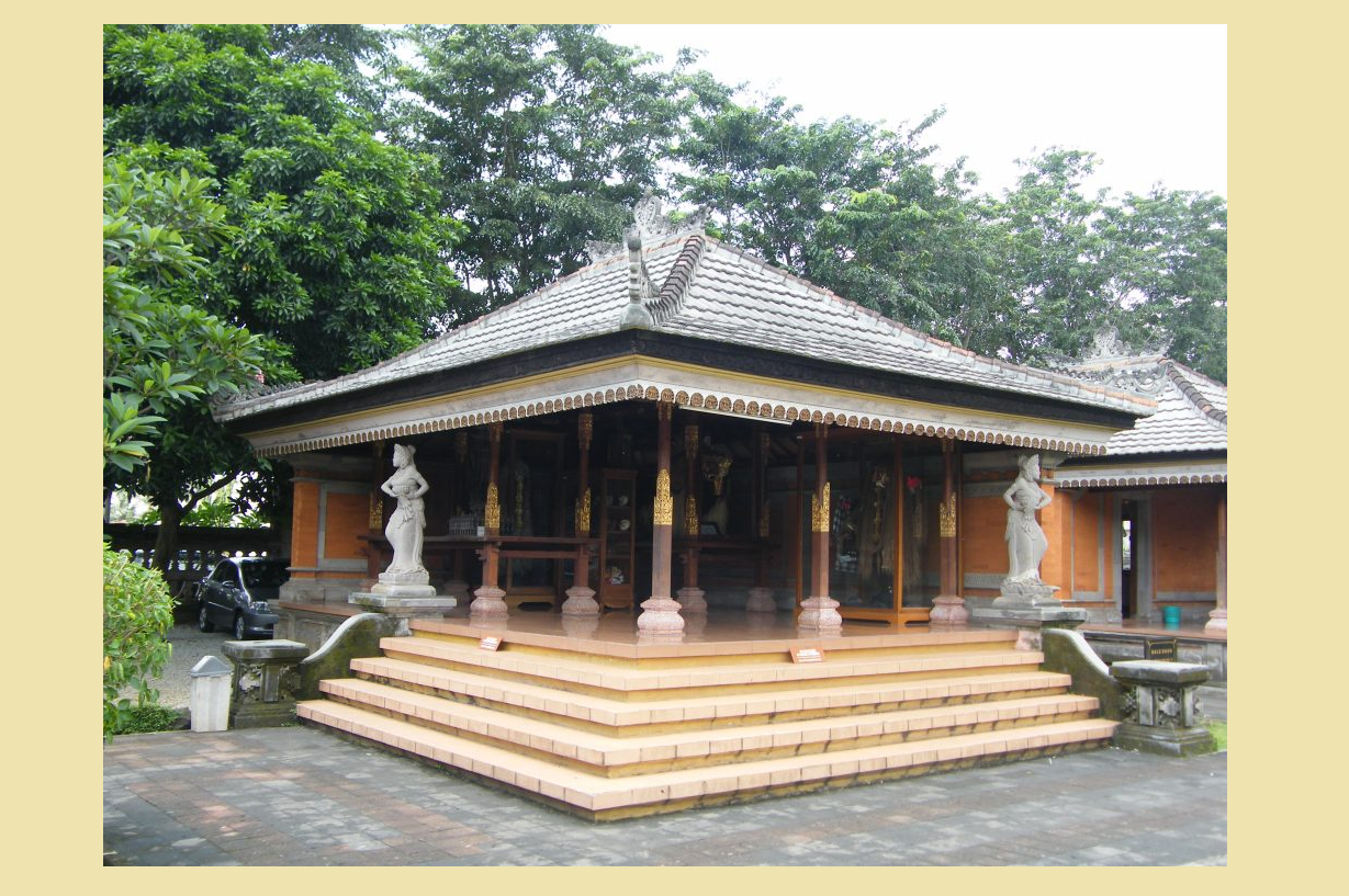 9 nama rumah adat bali yang penuh filosofi ini akan membuatmu takjub, 1. Bale Manten, 2. Bale Sekapat, 3. Klumpu Jineng, 4. Bale Dauh, 5. Pura Keluarga, 6. Bale Gede, 7. Angkul-angkul, 8. Aling-aling, 9. Pawaregan