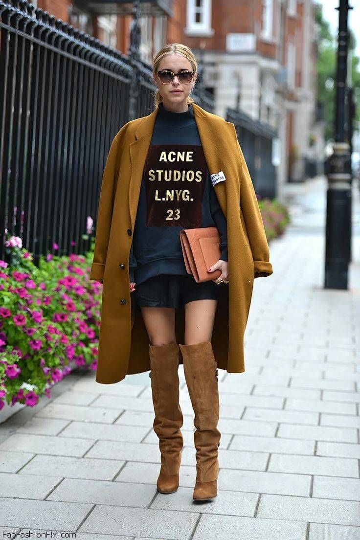 cara memakai sepatu boots tinggi untuk kita yang tinggal di indonesia, 1. Denim on denim! Jangan lupa untuk pakai sepatu boots tinggi ya, Bela, 2. Datang ke occasion yang formal, coba look yang satu ini!, 3. Sulap sepatu boots tinggi terlihat makin stunning dengan statement skirt, 4. Saatnya untuk bergaya kasual, pakai sepatu boots tinggi warna nude yang dipasangkan dengan denim jeans dan sweater, 5. Supaya terlihat lebih jenjang, kamu bisa mulai dengan sepatu boots tinggi yang memiliki hak, 6. Makin keren, kombonasikan oversized top dengan sepatu boots tinggi warna netral, 7. Pilih boots berwarna merah yang super stunning!