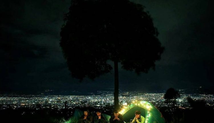 cari pemandangan city light di bandung? ini dia 7 tempat wisata malam city light bandung terbaik