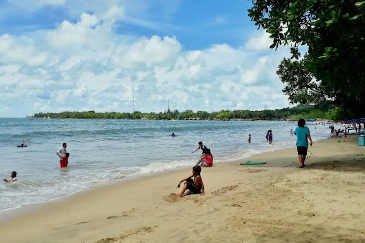 daya tarik pantai anyer carita, ini dia rute dan htm-nya!