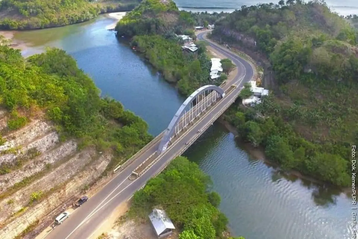 daya tarik pantai bajul mati, ini dia rute dan htm-nya!