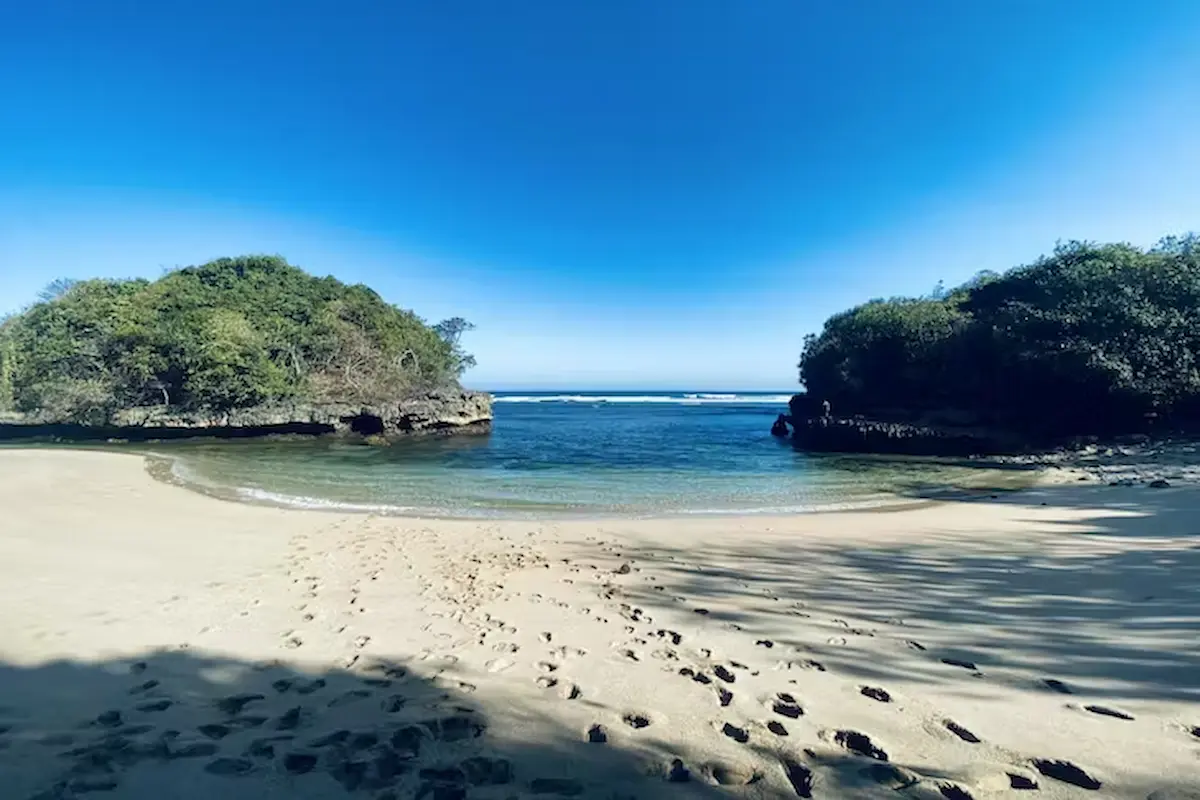 daya tarik pantai bantol, ini dia rute dan htm-nya!