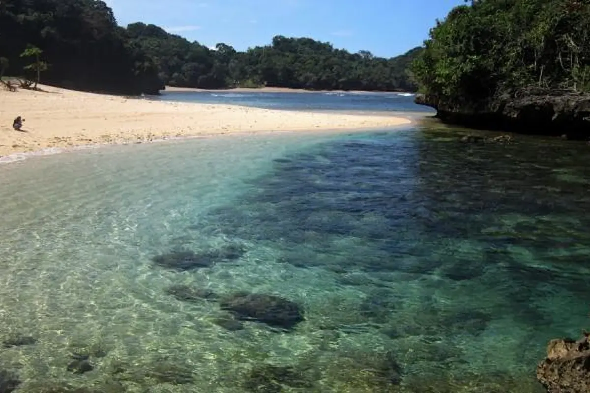 Daya Tarik Pantai Bantol, Ini Dia Rute dan HTM-nya!