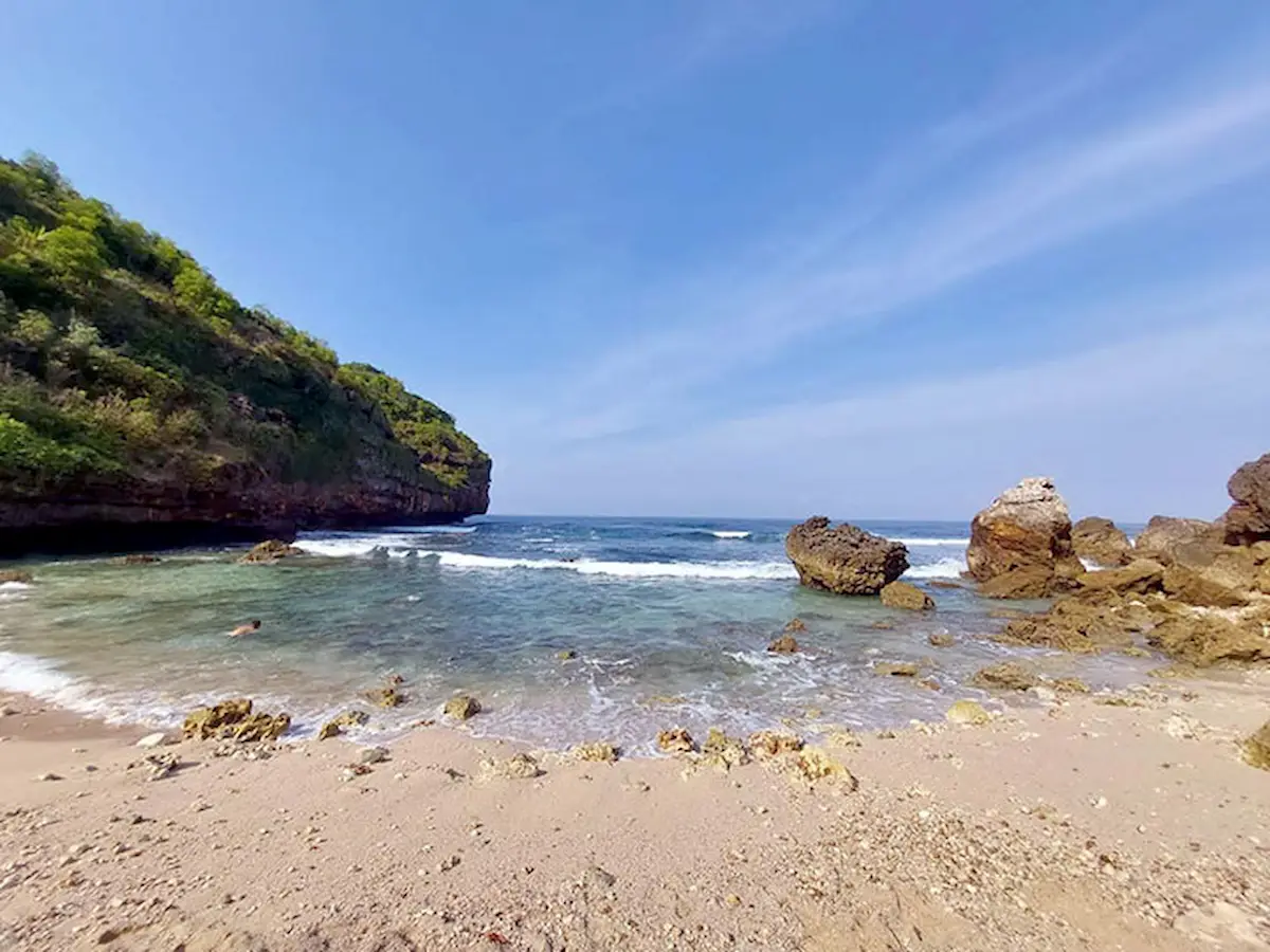 daya tarik pantai butuh gunungkidul, ini dia rute dan htm-nya!