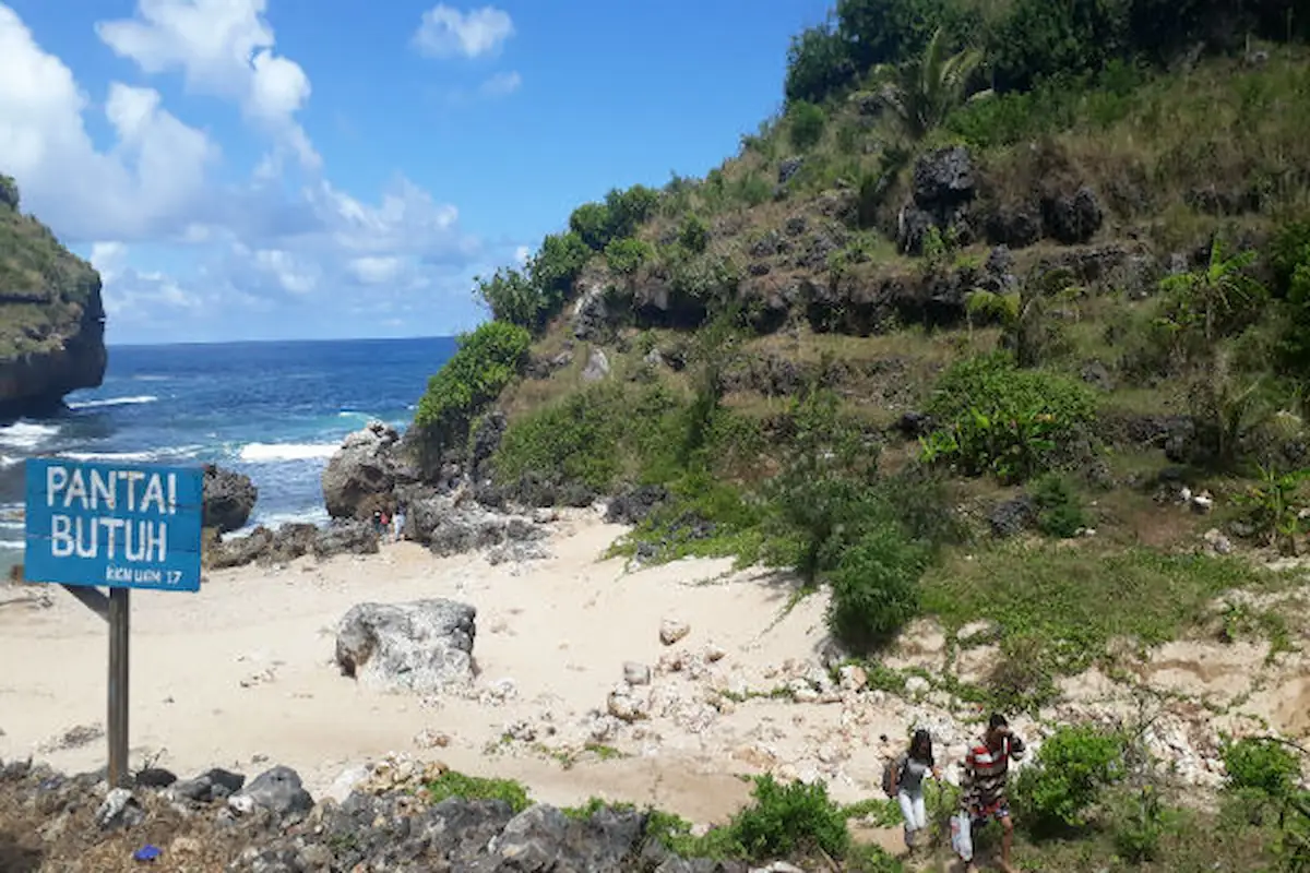 Daya Tarik Pantai Butuh Gunungkidul, Ini Dia Rute dan HTM-nya!