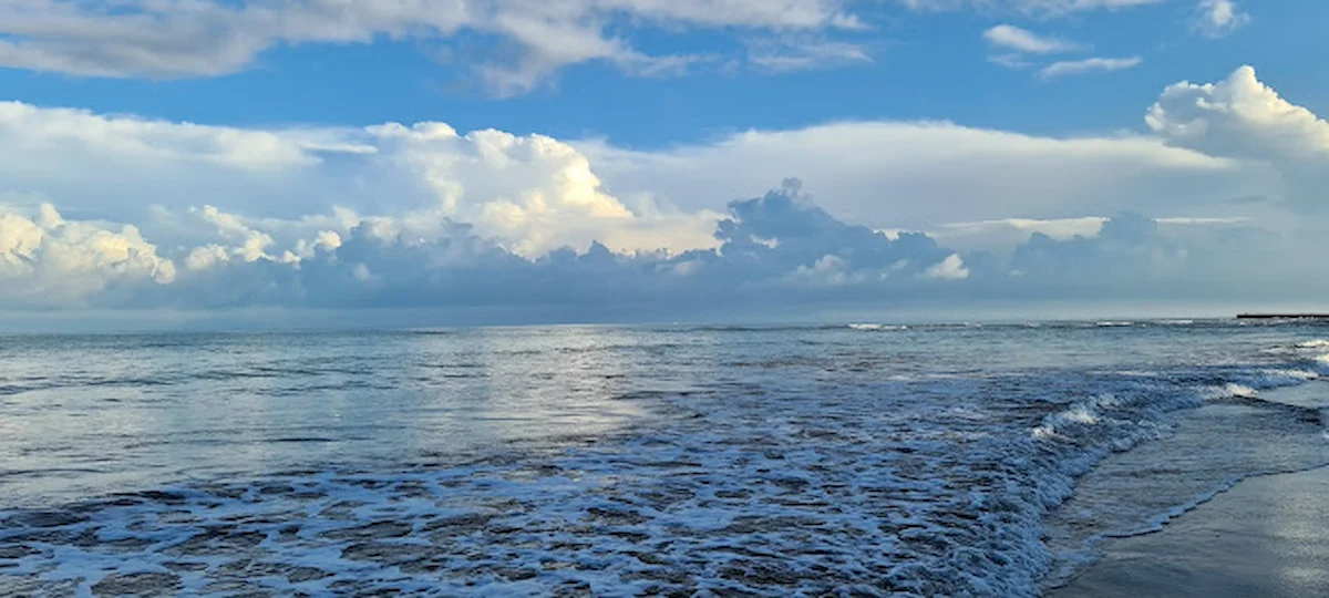 daya tarik pantai jambu, ini dia rute dan htm-nya!