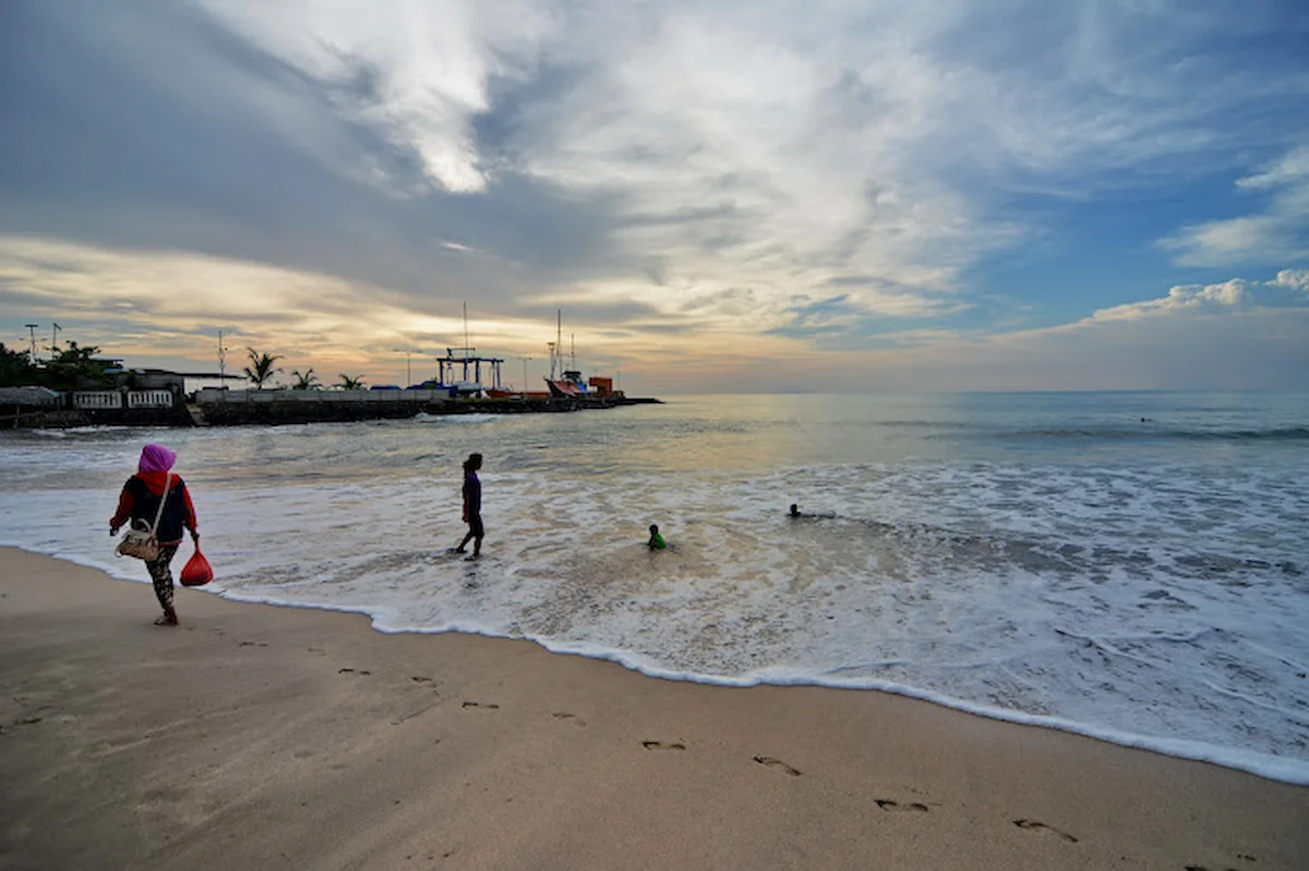 Daya Tarik Pantai Jambu, Ini Dia Rute dan HTM-nya!