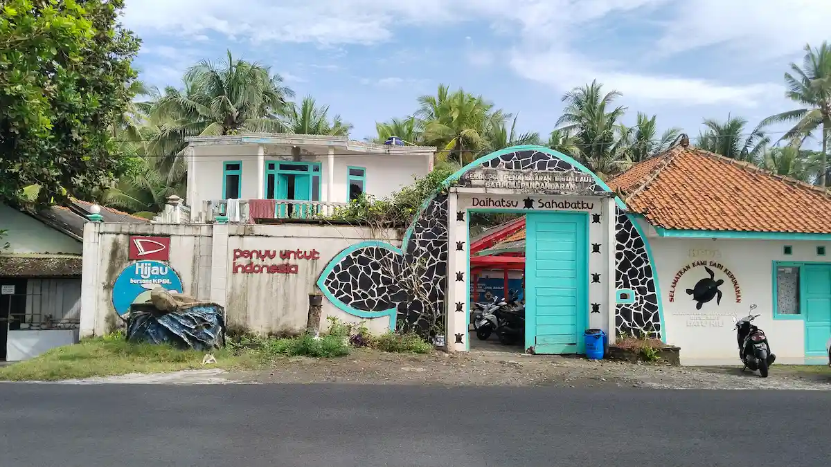 daya tarik pantai pangandaran batu hiu, ini dia rute dan htm-nya!