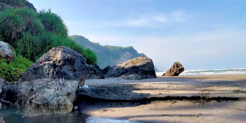 daya tarik pantai parangendog, ini dia rute dan htm-nya!