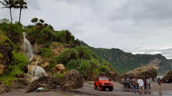daya tarik pantai parangendog, ini dia rute dan htm-nya!