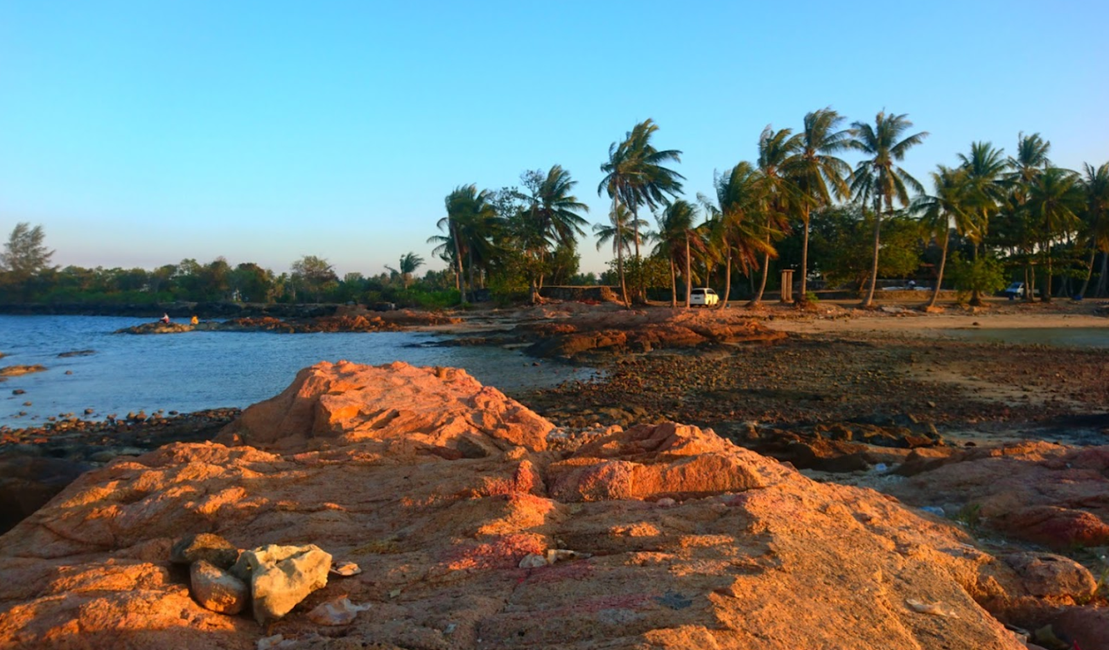 daya tarik pantai sekilak, ini dia rute dan htm-nya!