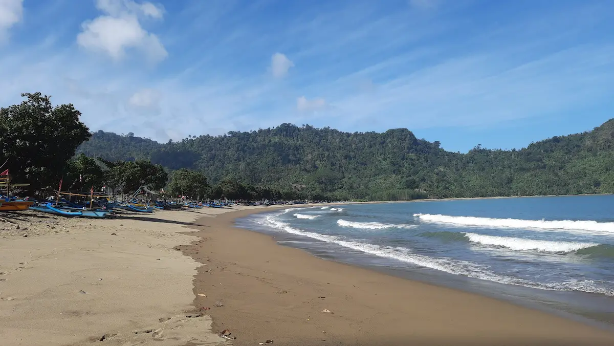 daya tarik pantai sipelot, ini dia rute dan htm-nya!