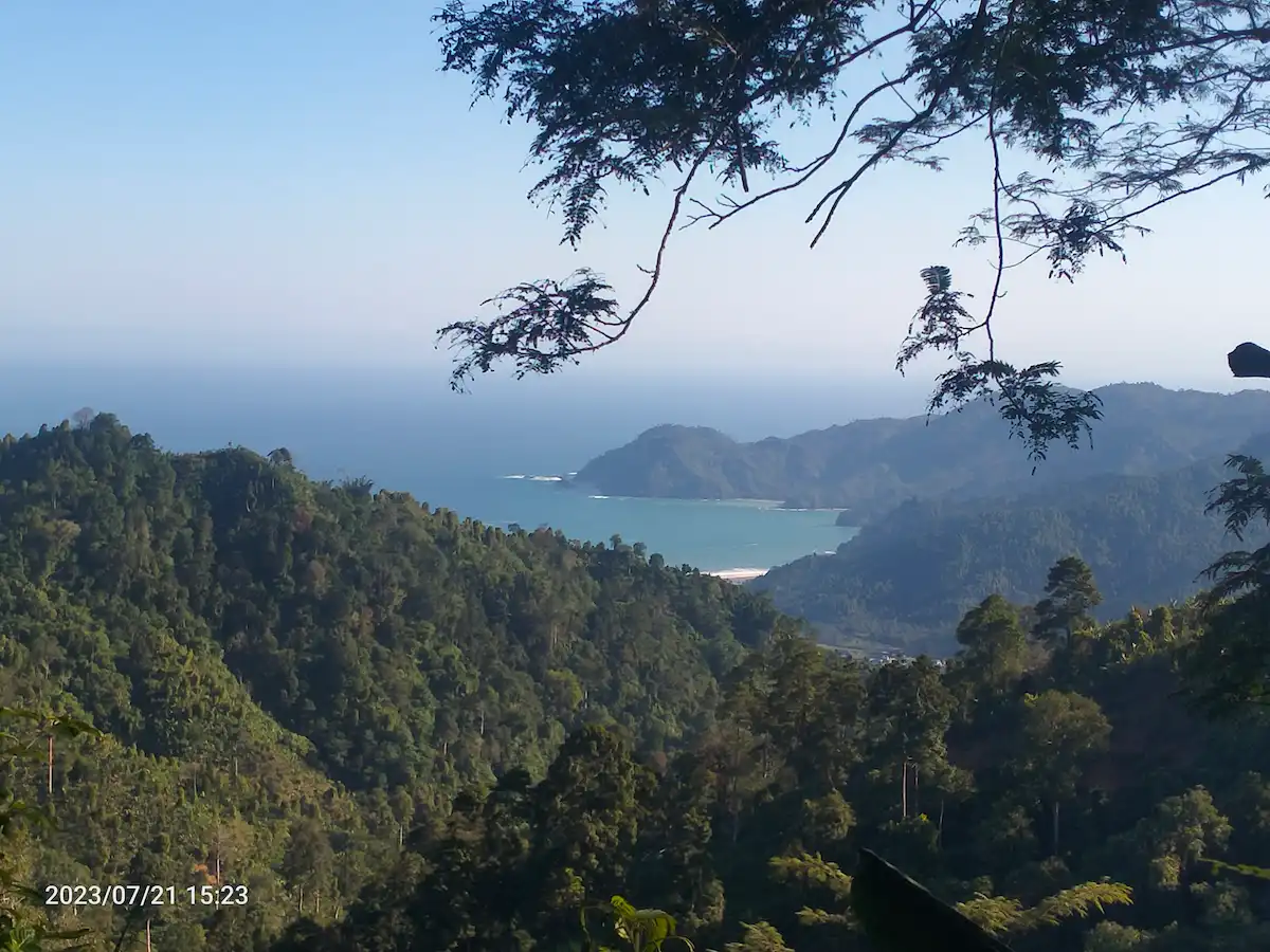 Daya Tarik Pantai Sipelot, Ini Dia Rute dan HTM-nya!