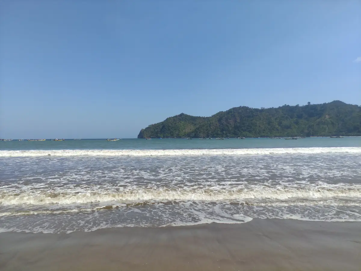 daya tarik pantai sipelot, ini dia rute dan htm-nya!