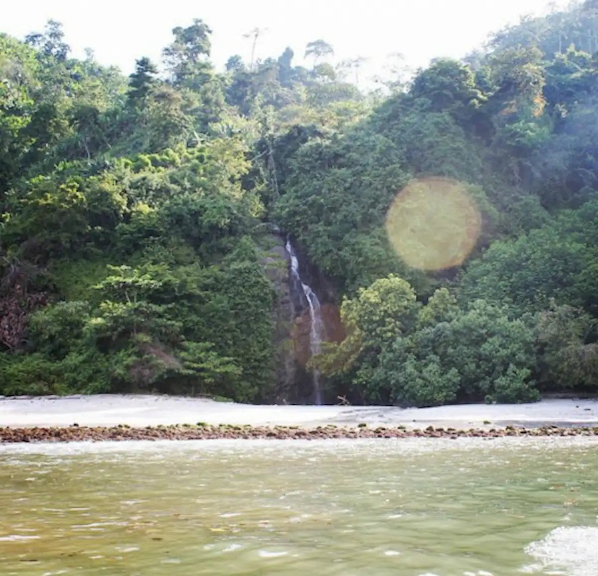 daya tarik pantai sipelot, ini dia rute dan htm-nya!