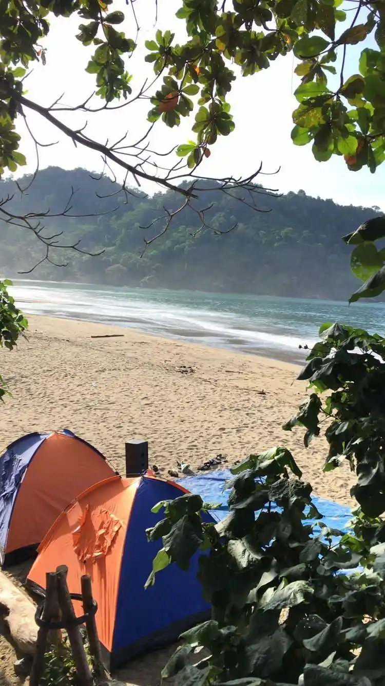 daya tarik pantai sipelot, ini dia rute dan htm-nya!