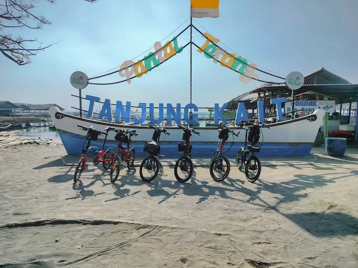 daya tarik pantai tanjung kait, ini dia rute dan htm-nya!