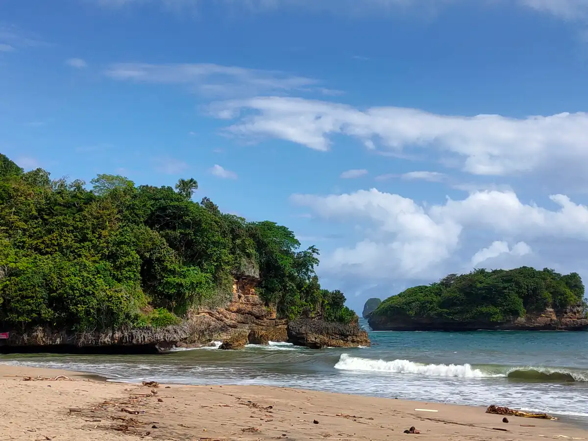 Daya Tarik Pantai Ungapan, Ini Dia Rute dan HTM-nya!