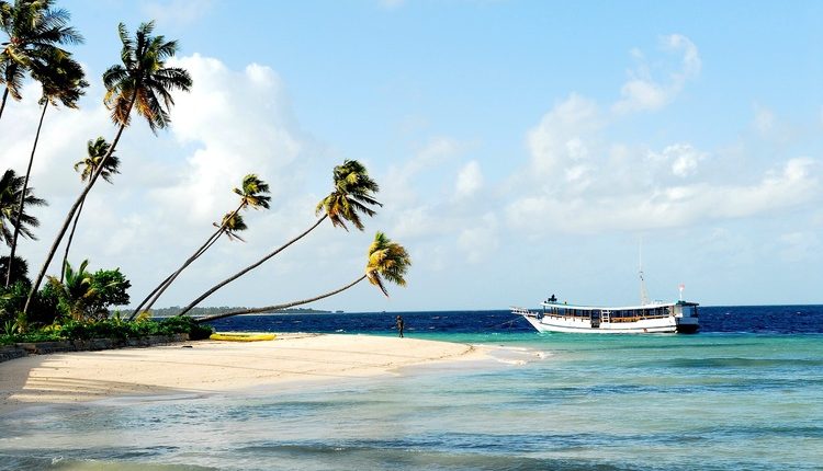 tempat wisata kebanggaan Indonesia taman nasional wakatobi