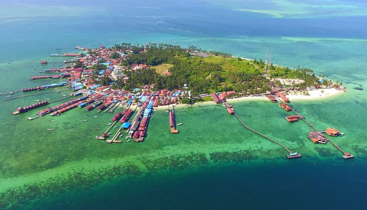 tempat wisata kebanggaan Indonesia kepulauan derawan