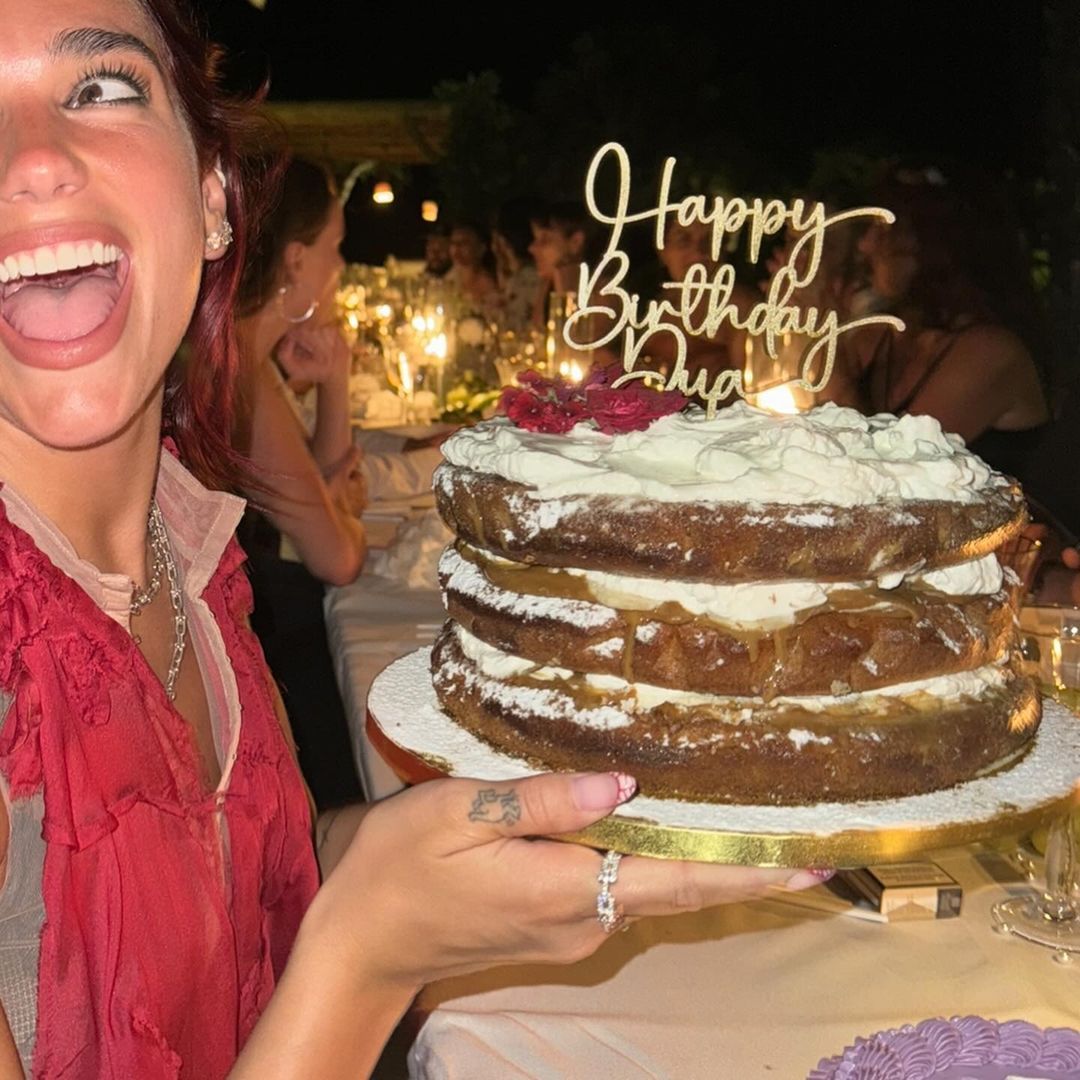 gaya dua lipa rayakan pesta ulang tahun ke-29 di ibiza