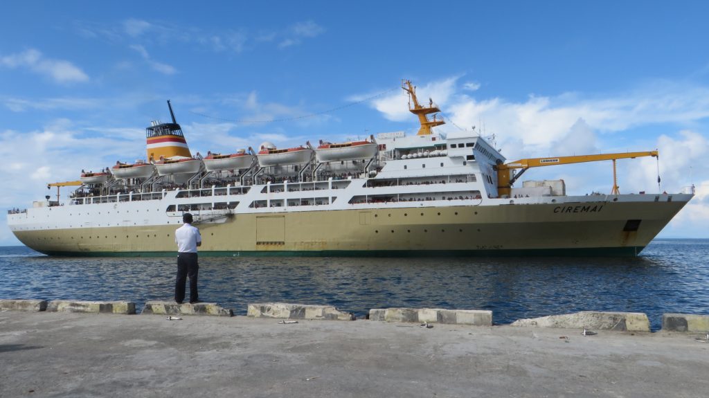 jakarta, kapal laut, makassar, sulawesi selatan, travel, informasi daftar harga tiket kapal laut jakarta makassar, Makassar, Sekilas Tentang PT.PELNI, Rute Kapal Laut Jakarta Makassar, Harga Tiket Kapal Laut Jakarta Makassar, Kontak