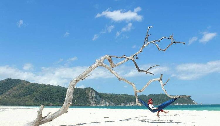 tempat wisata di Sumba pantai tarimbang