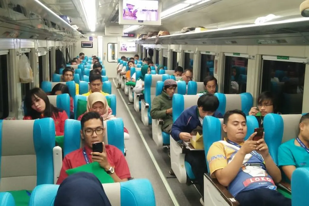 jadwal dan rute kereta ke pangandaran, serta panduan menuju pantai madasari