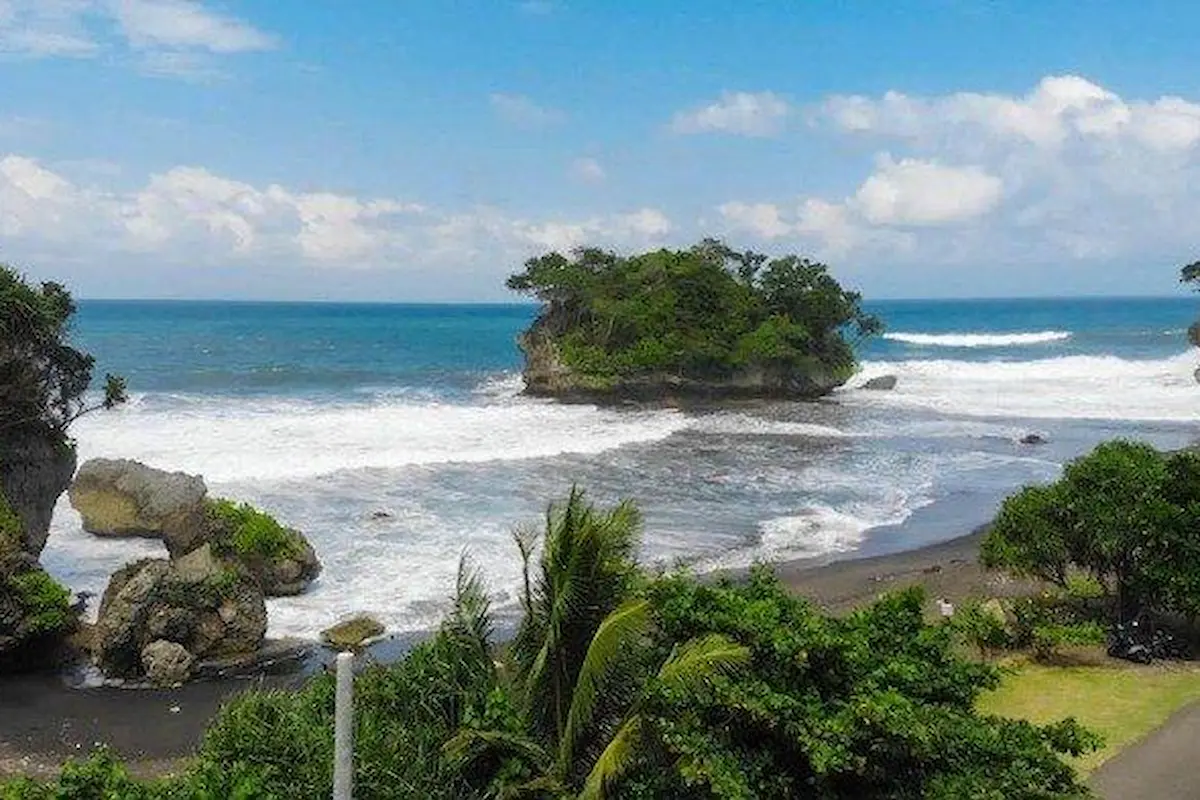 jadwal dan rute kereta ke pangandaran, serta panduan menuju pantai madasari