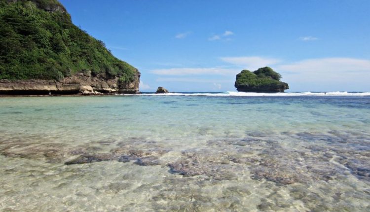 kangen main di pantai? ini dia 7 pantai tercantik di malang yang wajib kamu kunjungi!