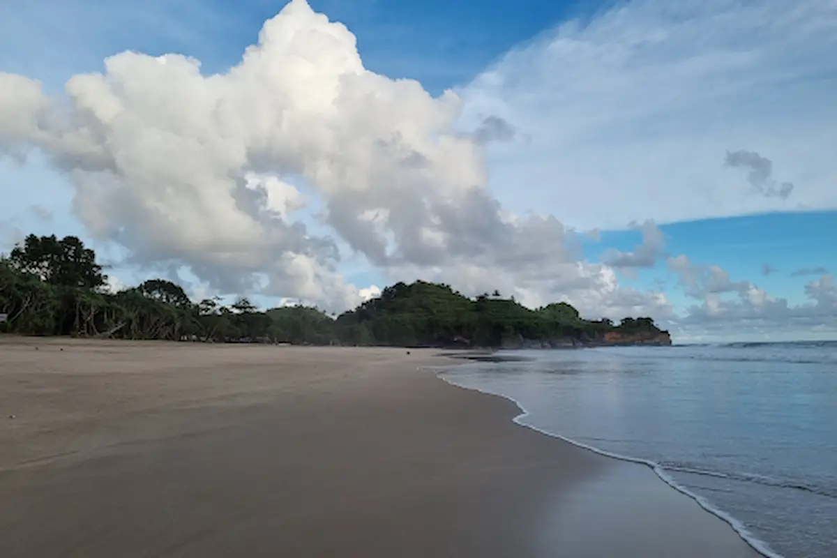 Keindahan Alami Pantai Ngantep: Tempat Ideal untuk Bersantai
