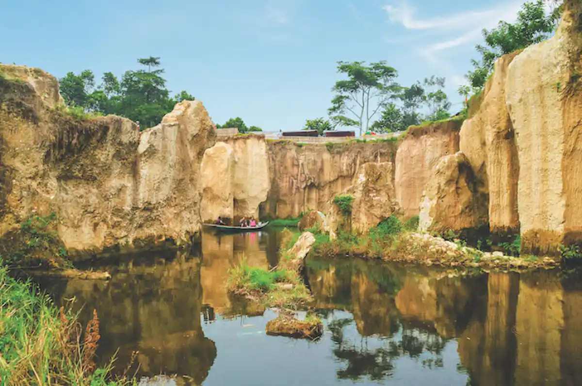 liburan? yuk, kunjungi 30 tempat wisata di banten ini!
