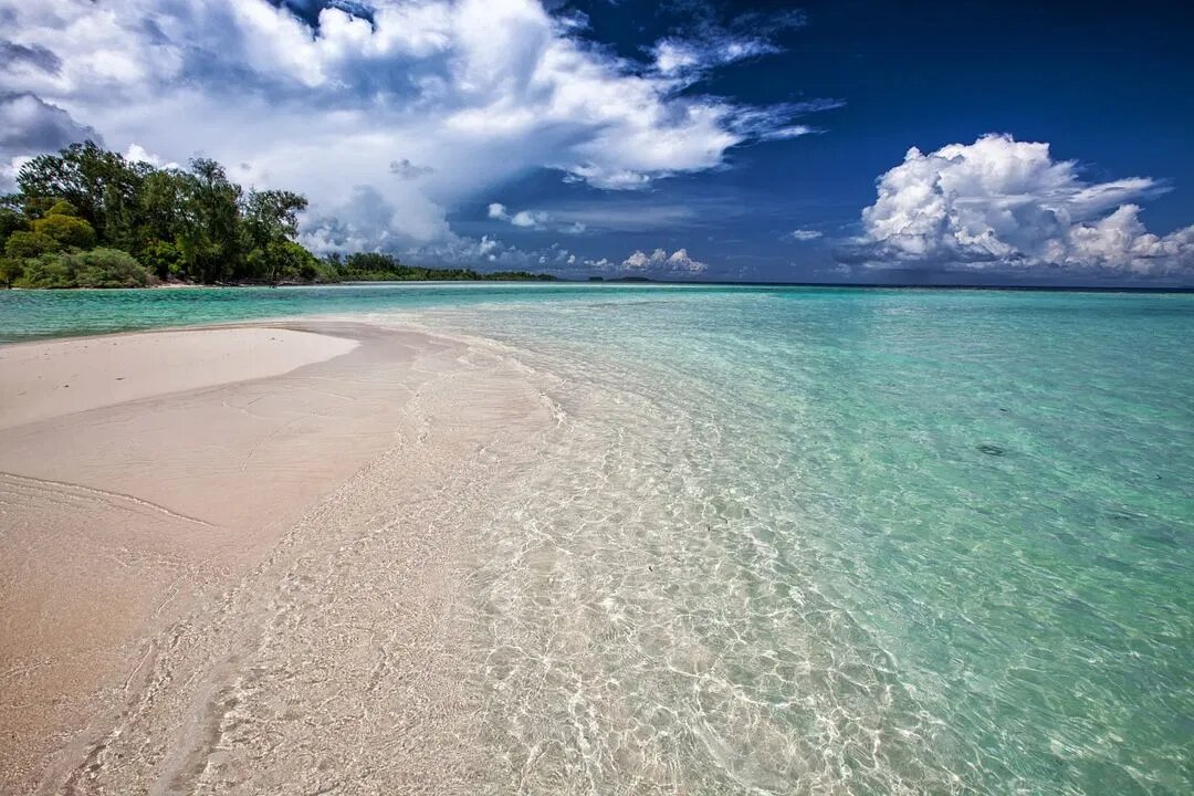 mengintip keindahan pantai santolo, salah satu pantai terindah di jawa barat!, Sejarah Pantai Santolo, Daya Tarik Pantai Santolo, Aktivitas di Pantai Santolo, Tiket Masuk