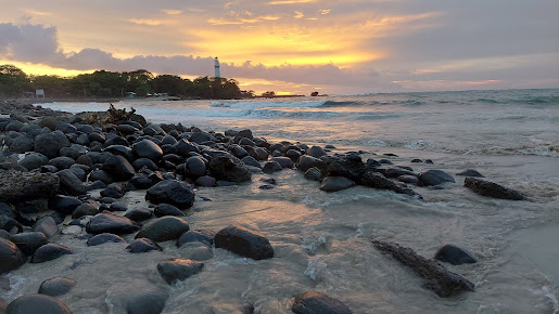 mengintip keindahan pantai santolo, salah satu pantai terindah di jawa barat!, Sejarah Pantai Santolo, Daya Tarik Pantai Santolo, Aktivitas di Pantai Santolo, Tiket Masuk