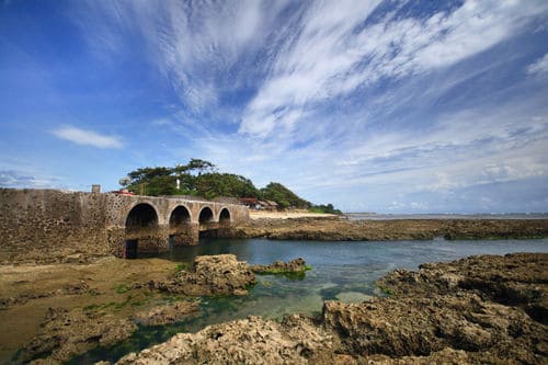 mengintip keindahan pantai santolo, salah satu pantai terindah di jawa barat!, Sejarah Pantai Santolo, Daya Tarik Pantai Santolo, Aktivitas di Pantai Santolo, Tiket Masuk
